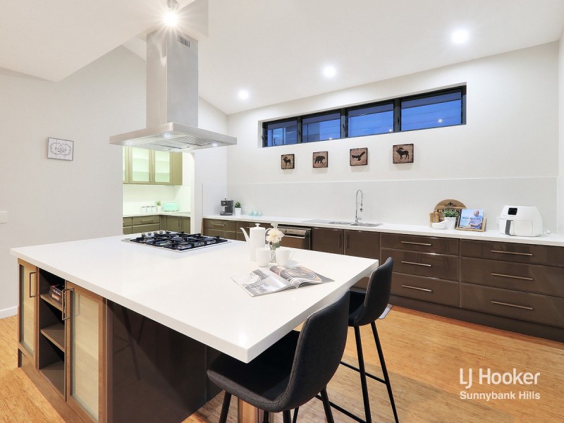 18 Walker Circuit, Eight Mile Plains QLD 4113