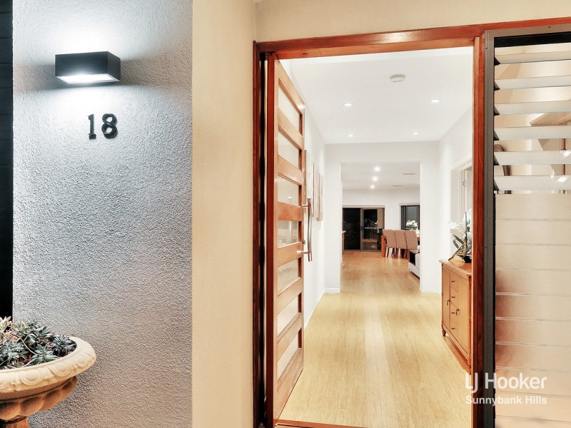 18 Walker Circuit, Eight Mile Plains QLD 4113