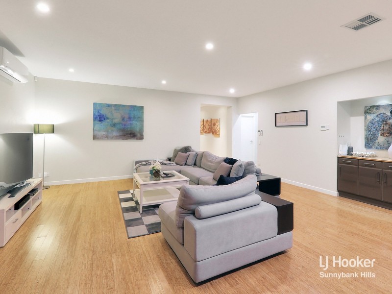 18 Walker Circuit, Eight Mile Plains QLD 4113