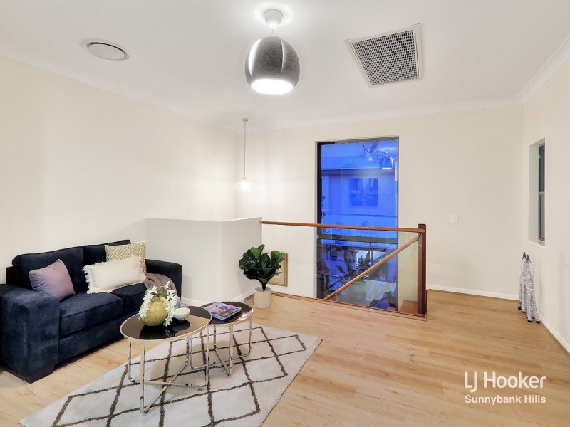 18 Walker Circuit, Eight Mile Plains QLD 4113