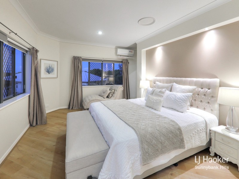 18 Walker Circuit, Eight Mile Plains QLD 4113