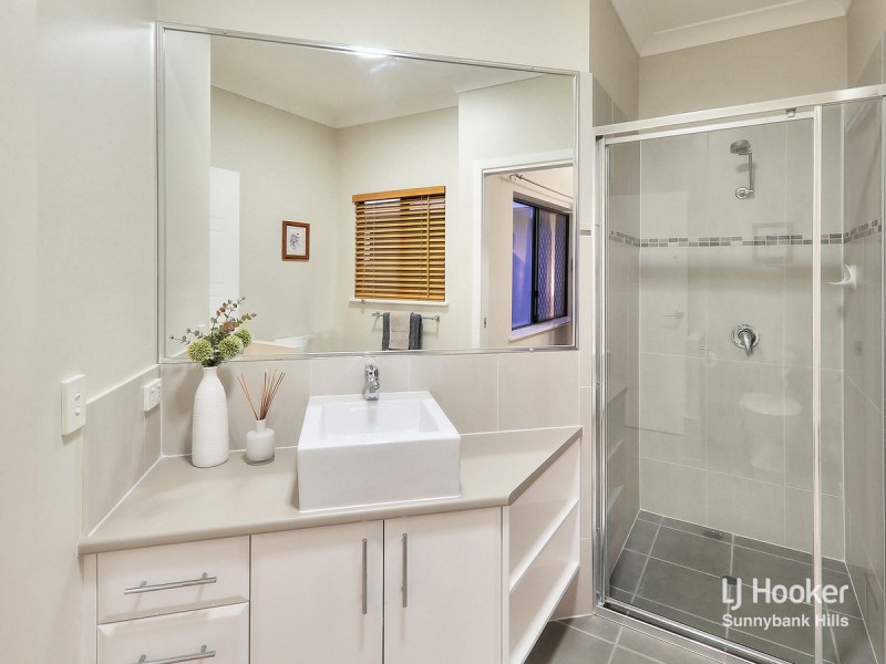 18 Walker Circuit, Eight Mile Plains QLD 4113