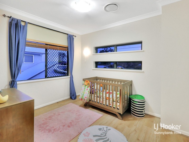 18 Walker Circuit, Eight Mile Plains QLD 4113