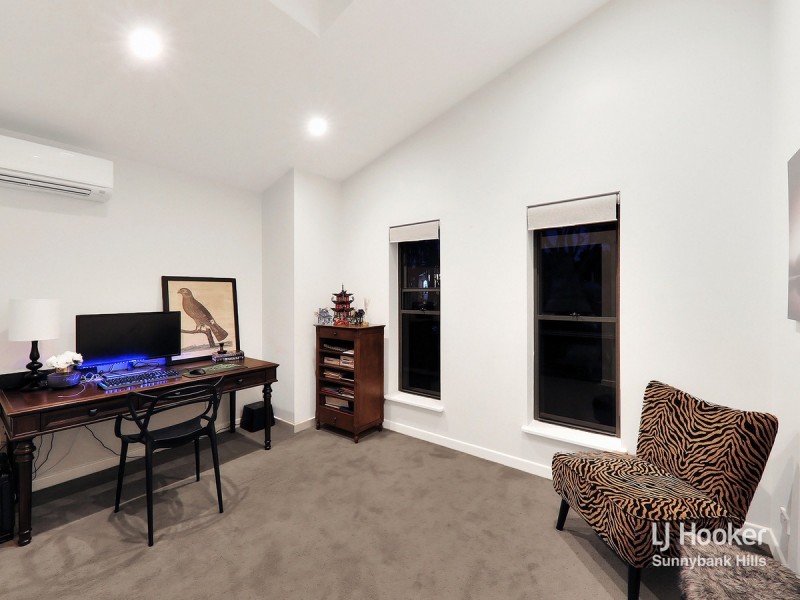 18 Walker Circuit, Eight Mile Plains QLD 4113