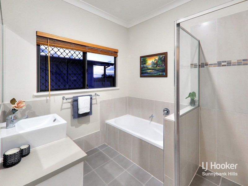 18 Walker Circuit, Eight Mile Plains QLD 4113