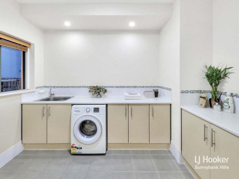 18 Walker Circuit, Eight Mile Plains QLD 4113