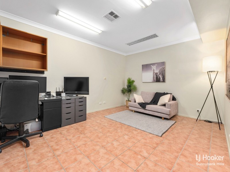 32 Kentwell Place, Wishart QLD 4122