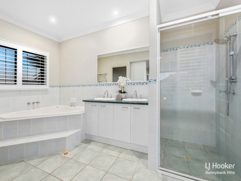 32 Kentwell Place, Wishart QLD 4122