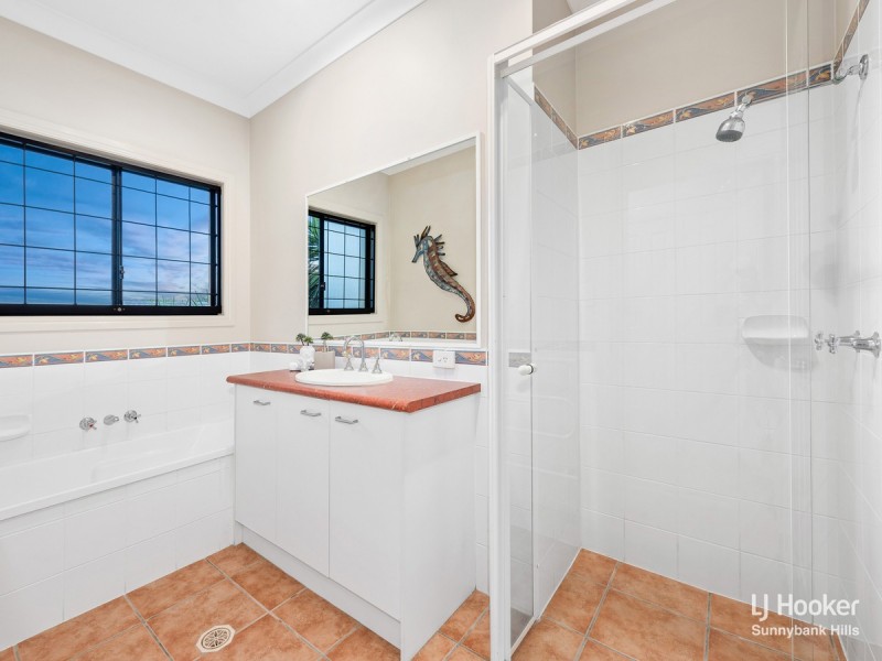 32 Kentwell Place, Wishart QLD 4122