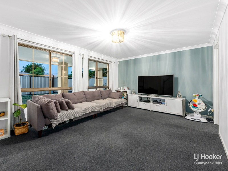 24 Bywater Street, Hillcrest QLD 4118