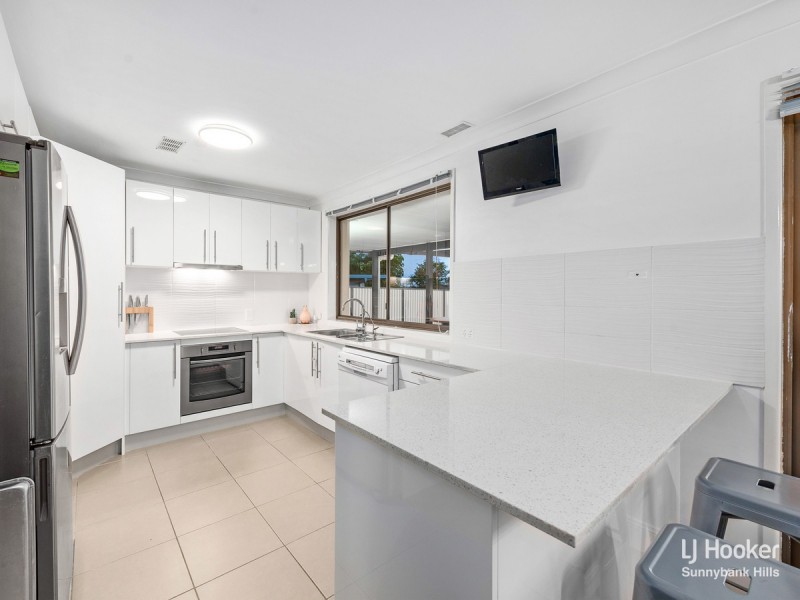 24 Bywater Street, Hillcrest QLD 4118