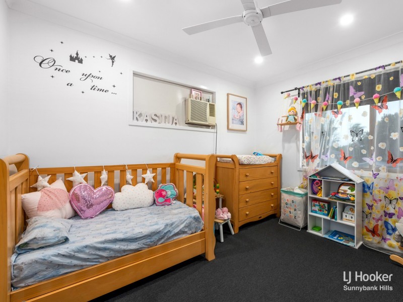 24 Bywater Street, Hillcrest QLD 4118