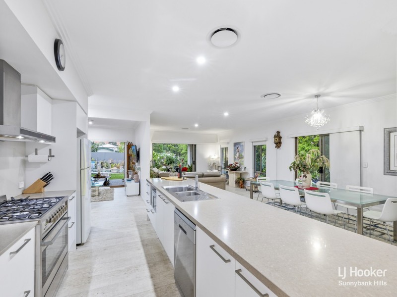 52 Granadilla Street, Macgregor QLD 4109