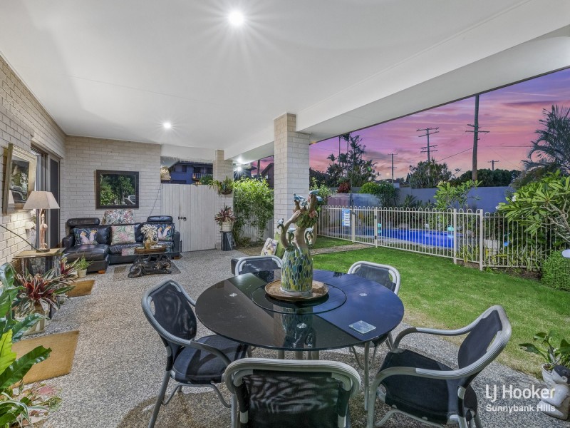 52 Granadilla Street, Macgregor QLD 4109