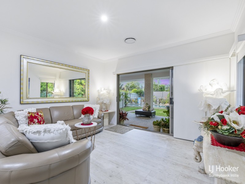 52 Granadilla Street, Macgregor QLD 4109