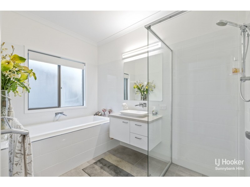 52 Granadilla Street, Macgregor QLD 4109