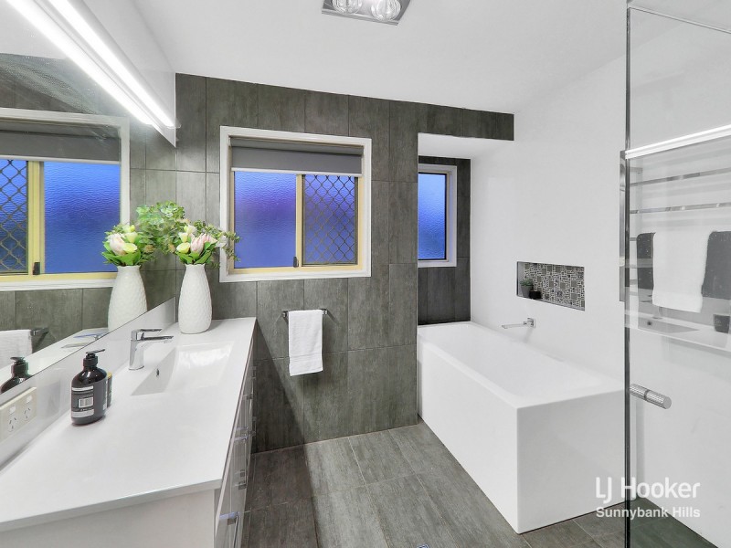 82 Nardie Street, Eight Mile Plains QLD 4113