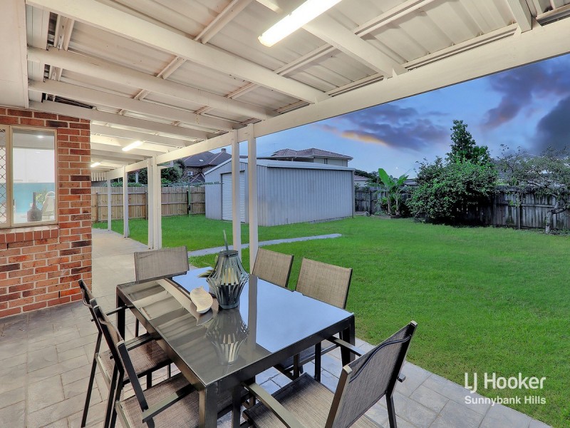 82 Nardie Street, Eight Mile Plains QLD 4113