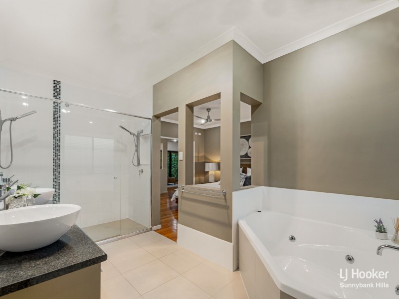 63 Rowland Avenue, Wakerley QLD 4154