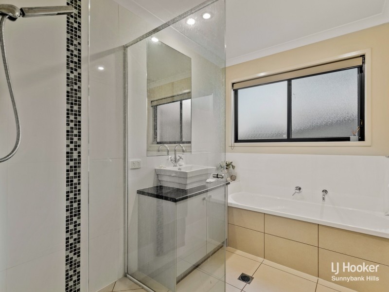 63 Rowland Avenue, Wakerley QLD 4154