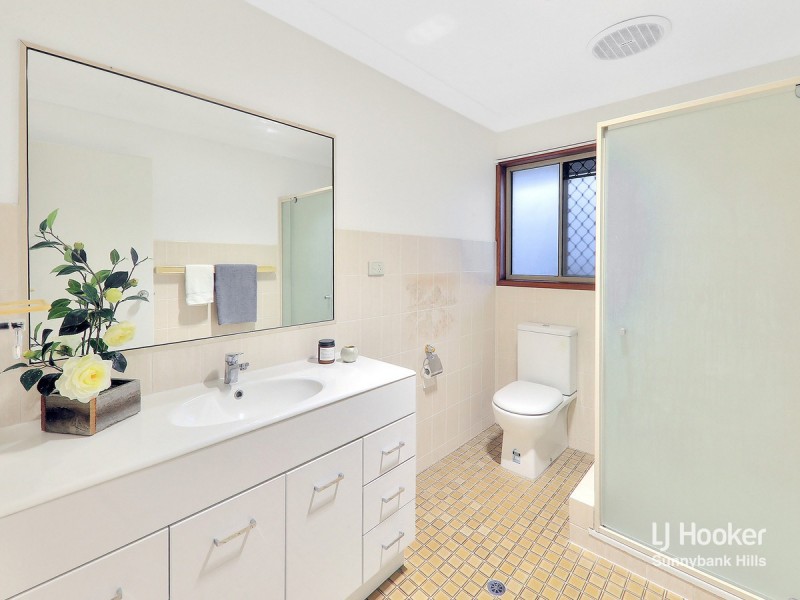 12 McKinley Court, Stretton QLD 4116