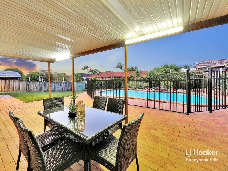 12 McKinley Court, Stretton QLD 4116