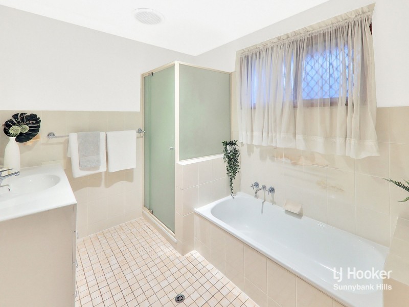 12 McKinley Court, Stretton QLD 4116