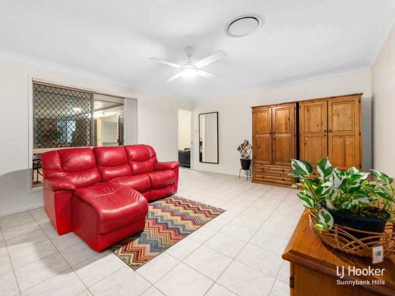 11 Coventry Place, Wishart QLD 4122