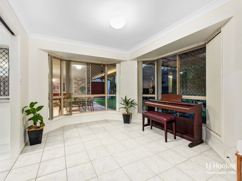 11 Coventry Place, Wishart QLD 4122