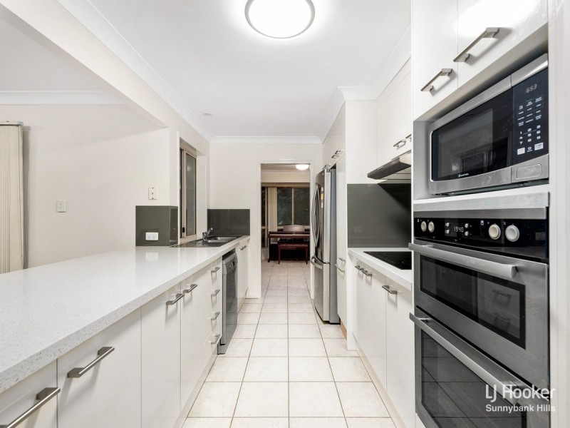 11 Coventry Place, Wishart QLD 4122