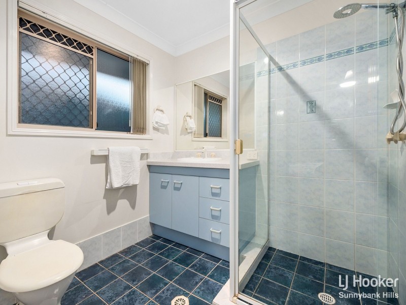 11 Coventry Place, Wishart QLD 4122