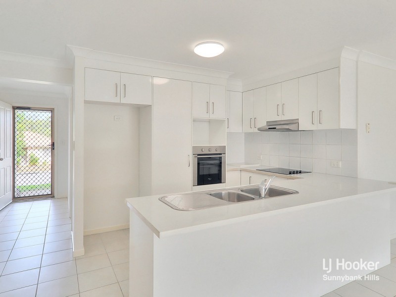 9 Linfield Street, Hillcrest QLD 4118