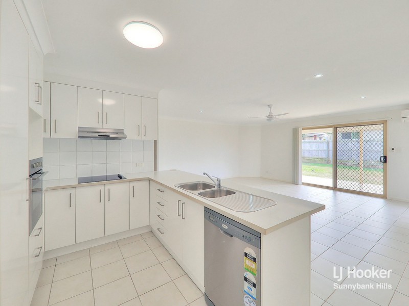 9 Linfield Street, Hillcrest QLD 4118