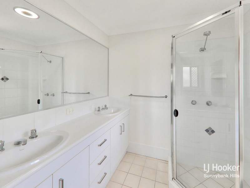 9 Linfield Street, Hillcrest QLD 4118