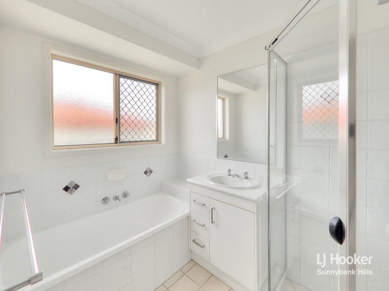 9 Linfield Street, Hillcrest QLD 4118