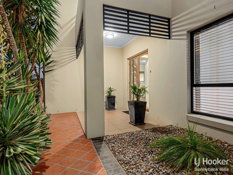 23 Eaton Place, Wishart QLD 4122