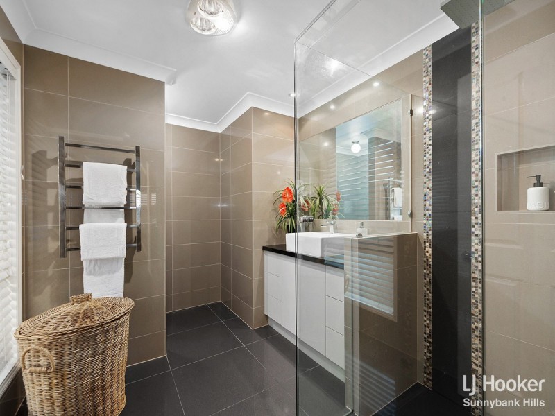 23 Eaton Place, Wishart QLD 4122