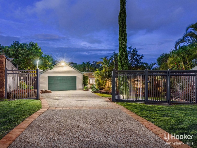 17 Madrid Court, Wishart QLD 4122