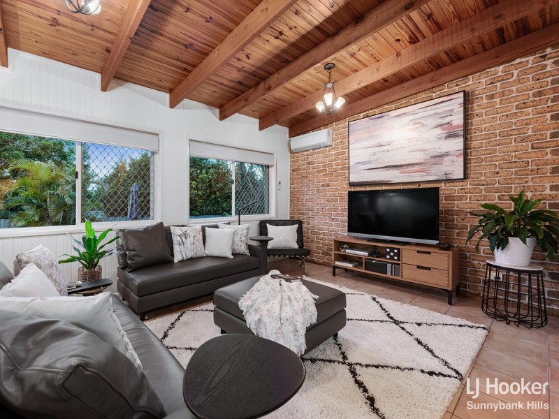 17 Madrid Court, Wishart QLD 4122