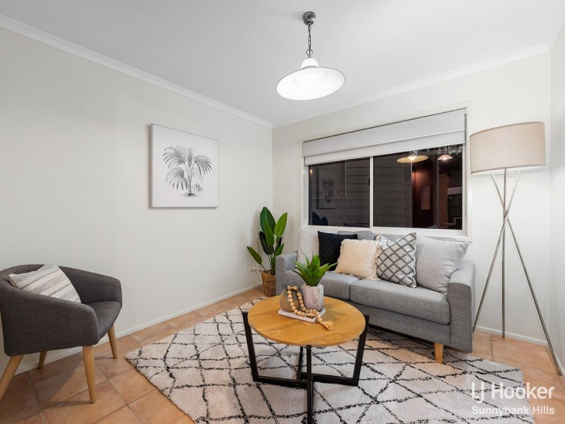 17 Madrid Court, Wishart QLD 4122