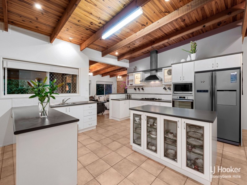 17 Madrid Court, Wishart QLD 4122