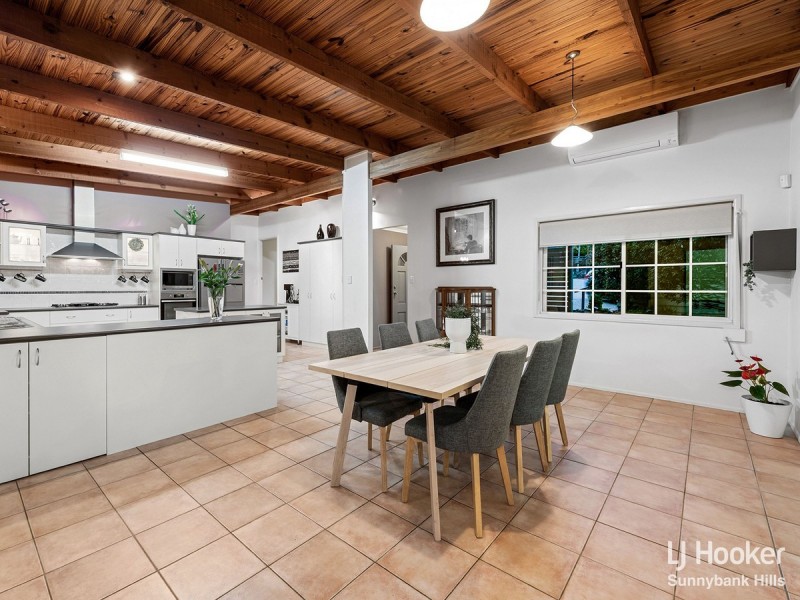 17 Madrid Court, Wishart QLD 4122