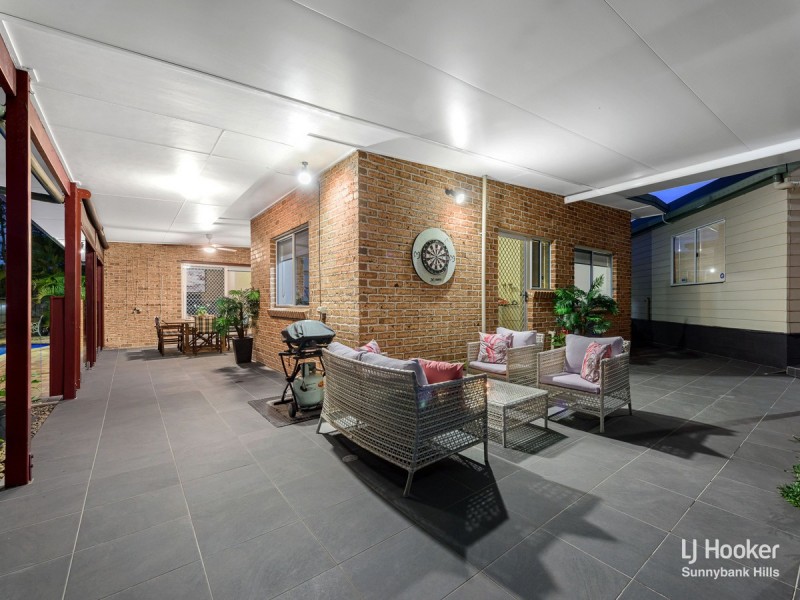 17 Madrid Court, Wishart QLD 4122