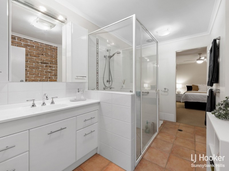 17 Madrid Court, Wishart QLD 4122