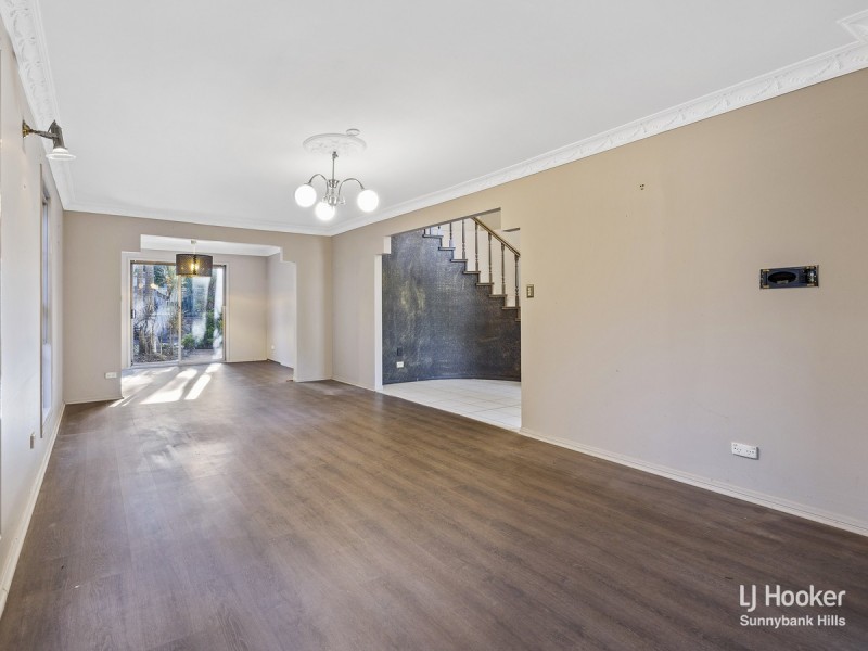 5 Bonutto Court, Robertson QLD 4109