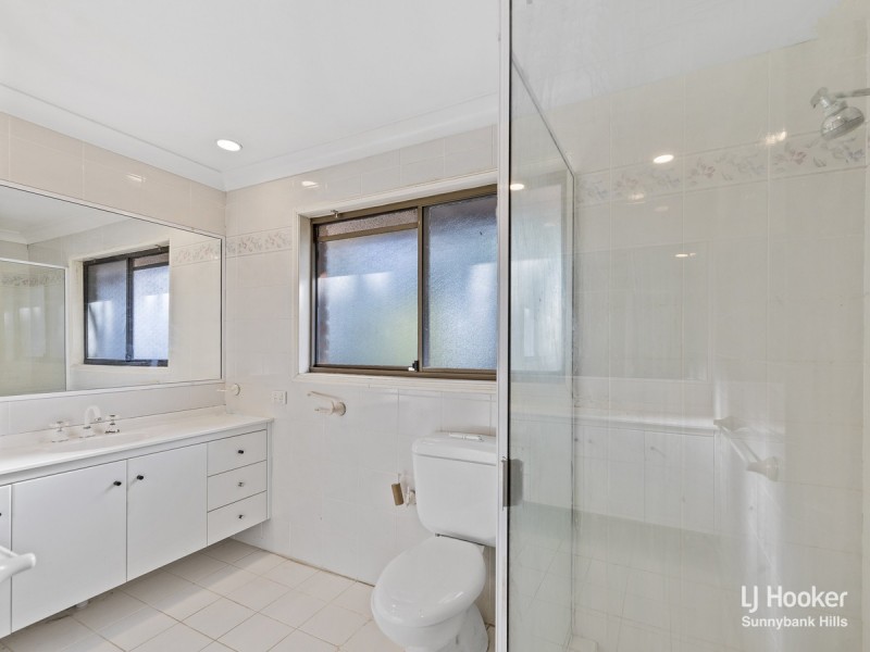 5 Bonutto Court, Robertson QLD 4109