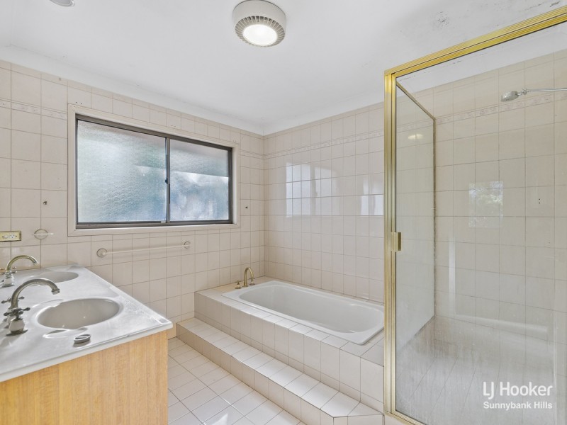 5 Bonutto Court, Robertson QLD 4109