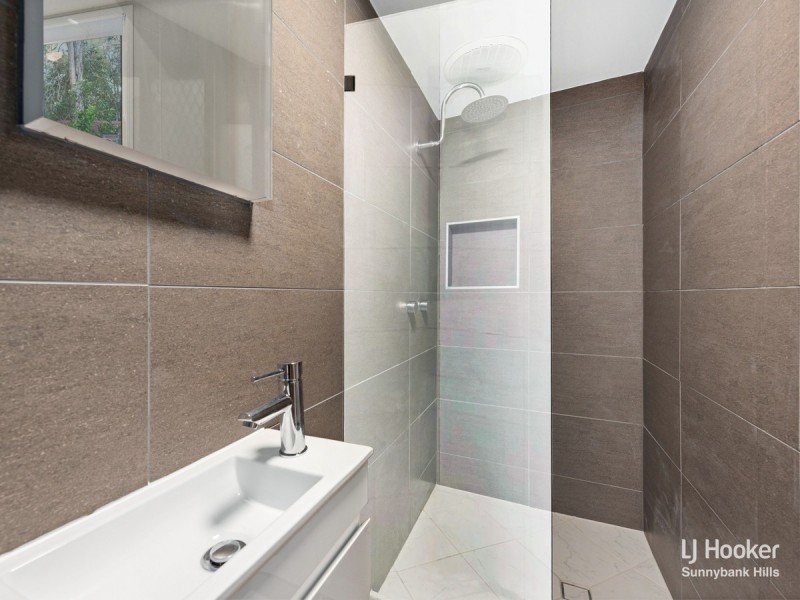 8 Finn Court, Camira QLD 4300