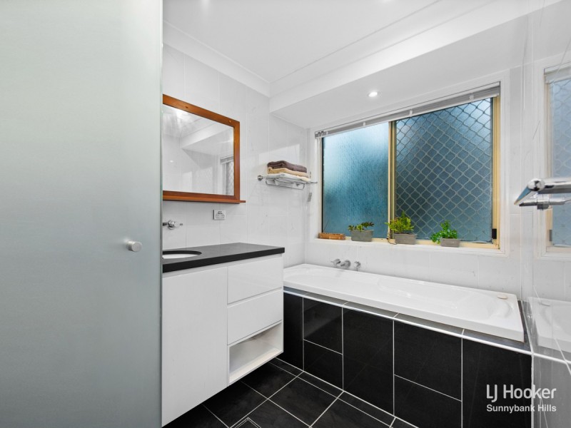 8 Finn Court, Camira QLD 4300