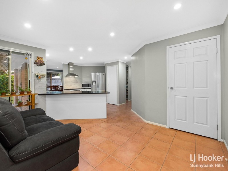 8 Finn Court, Camira QLD 4300